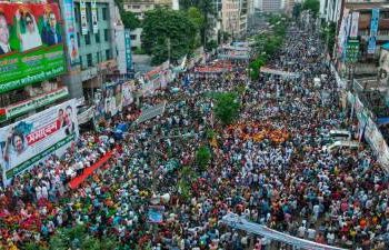 विशाल-विरोध-प्रदर्शन-में-बांग्लादेश-नेता-को-पद-से-हटाने-की-मांग-की-गई