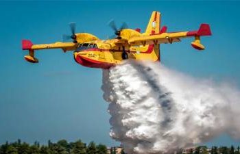 2-dead-as-firefighting-plane-crashes-in-greece