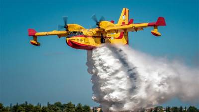 2-dead-as-firefighting-plane-crashes-in-greece