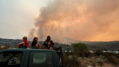 hundreds-ordered-to-evacuate-as-wildfire-burns-across-canada-us-border