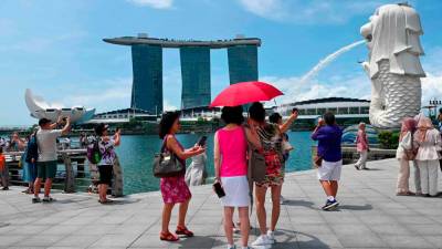 singapore-celebrates-58th-national-day-with-full-scale-physical-parade-at-padang