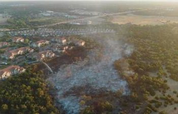 brush-fire-destroys-apartment-building-in-texas