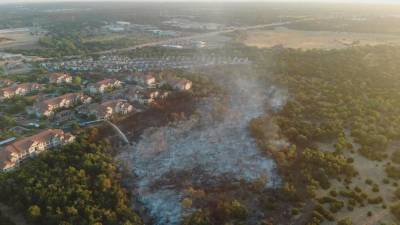 brush-fire-destroys-apartment-building-in-texas