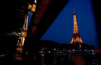 eiffel-tower-evacuated-after-bomb-threat