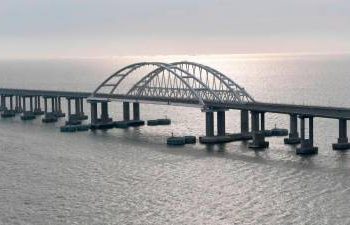 russia-says-it-thwarts-ukrainian-attacks-on-crimean-bridge