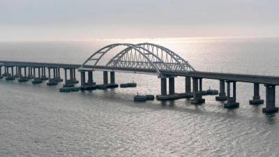 russia-says-it-thwarts-ukrainian-attacks-on-crimean-bridge