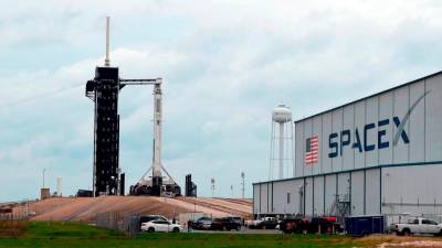 spacex-says-today's-launch-of-falcon-9-with-starlink-satellites-postponed-due-to-hurricane