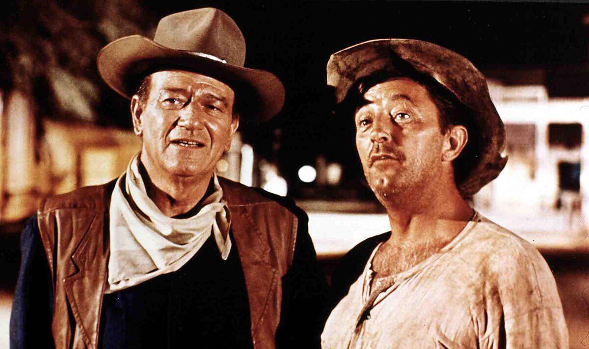 john-wayne-poked-fun-at-robert-mitchum