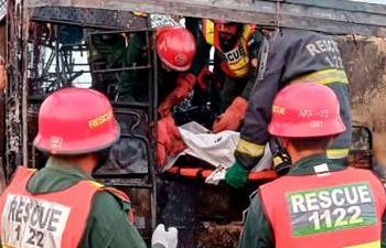 18-burn-to-death-in-pakistan-bus-crash