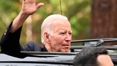 biden-heads-to-hawaii-to-view-damage,-meet-survivors