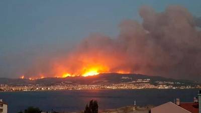 firefighters-struggle-to-contain-wildfire-in-turkiye’s-canakkale