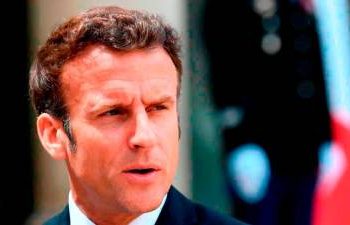 macron-mulling-referendums-to-break-parliament-deadlock:-govt-sources