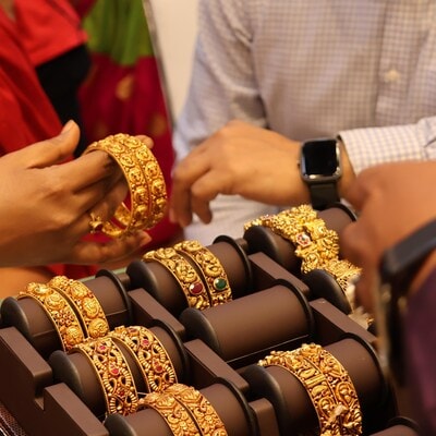 gold-demand-still-lacklustre,-jewellers-expect-import-duty-cut-in-budget