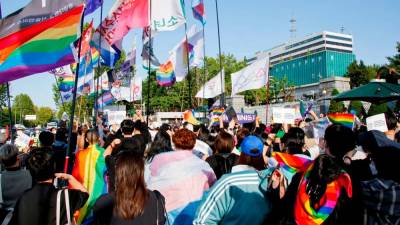 as-south-korea’s-population-shrinks,-same-sex-couples-say-they-can-help
