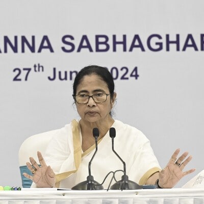 bengal-guv-files-defamation-suit-against-cm-mamata-for-unsavoury-remarks