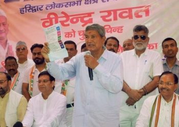 u'khand-bypolls:-ex-cm-harish-rawat-detained-after-violence-in-manglaur