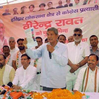 u'khand-bypolls:-ex-cm-harish-rawat-detained-after-violence-in-manglaur