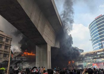 bangladesh-riots:-बांग्लादेश-में-नौकरी-कोटा-के-खिलाफ-प्रदर्शन:-राष्ट्रव्यापी-बंद-की-मांग,-मोबाइल-इंटरनेट-अस्थायी-रूप-से-बंद