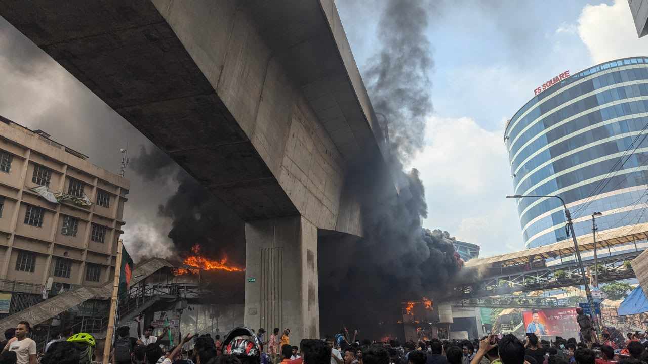 bangladesh-riots:-बांग्लादेश-में-नौकरी-कोटा-के-खिलाफ-प्रदर्शन:-राष्ट्रव्यापी-बंद-की-मांग,-मोबाइल-इंटरनेट-अस्थायी-रूप-से-बंद