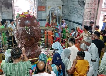 mandsaur:-पशुपतिनाथ-मंदिर-में-उमड़ी-भक्तों-की-भीड़,-पशुपतिनाथ-के-प्रतिष्ठाता-स्वामी-प्रत्यक्षानंदजी-की-पूजा-की