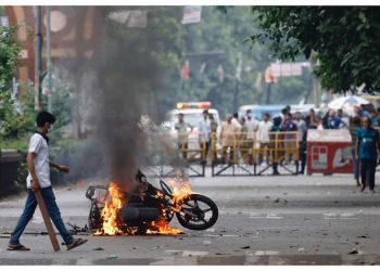 indo-bangla-trade:-हिंसा-की-वजह-से-भारत-बांग्लादेश-के-बीच-व्यापार-लगातार-दूसरे-दिन-ठप,-लोगों-की-आवाजाही-जारी