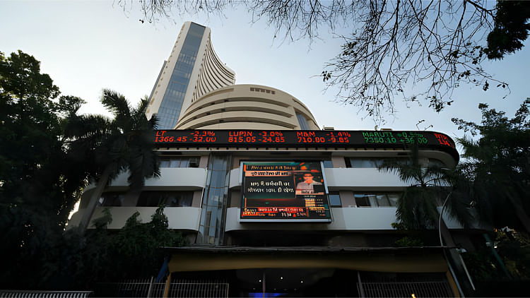 sensex:-वित्तमंत्री-के-बजट-भाषण-के-बीच-बाजार-में-जबरदस्त-उतार-चढ़ाव,-हरे-निशान-पर-खुलकर-कमजोर-पड़ा-बाजार