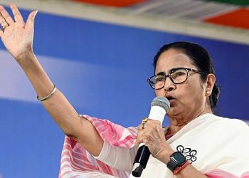 mamata-banerjee:-‘मैं-विदेश-नीति-जानती-हूं’,-बांग्लादेशी-शरणार्थियों-वाले-बयान-पर-घिरने-के-बाद-ममता-का-पलटवार