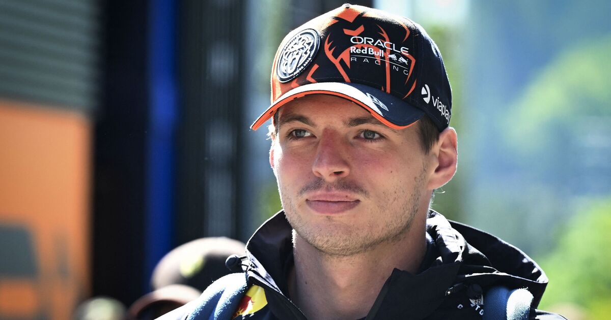 f1-team-boss-drops-max-verstappen-to-mercedes-hint-after-carlos-sainz-decision