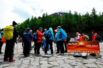 mount-fuji’s-climbing-season-begins-with-new-restrictions