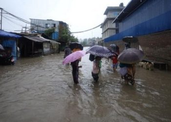 nepal:-बारिश-के-बाद-काठमांडू-में-सुरंग-ढहने-से-तीन-की-मौत-और-10-घायल,-नेपाल-में-उफान-पर-कई-नदियां;-अलर्ट-जारी