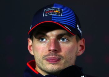 max-verstappen-battled-worrying-health-issue-as-result-of-major-lewis-hamilton