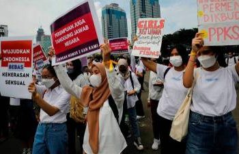 indonesia’s-new-health-law-legalizes-first-trimester-abortions-for-rape-victims-and-medical-emergencies