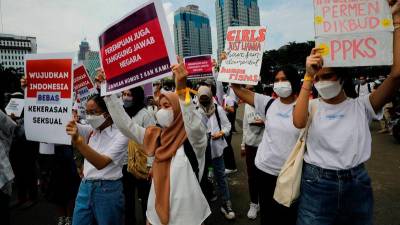 indonesia’s-new-health-law-legalizes-first-trimester-abortions-for-rape-victims-and-medical-emergencies