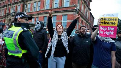 protests-turn-violent-in-sunderland-as-uk-unrest-spreads-after-southport-killings