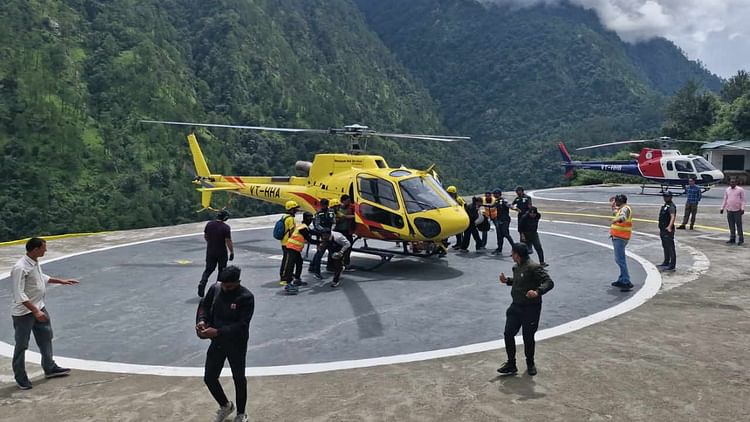 kedarnath-cloudburst:-तीसरा-दिन…300-लोगों-का-किया-गया-पैदल-रेस्क्यू, एयरलिफ्ट-के-लिए-लगे-चार-हेलिकॉप्टर