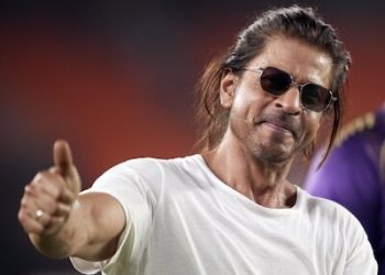 shah-rukh-khan-to-fly-to-us-for-eye-surgery-after-mumbai-treatment-'fails'