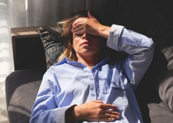 doctor-explains-how-to-banish-migraines-in-seconds-with-hot-water-method