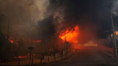 one-dead-as-greek-wildfire-burns-in-athens-suburbs