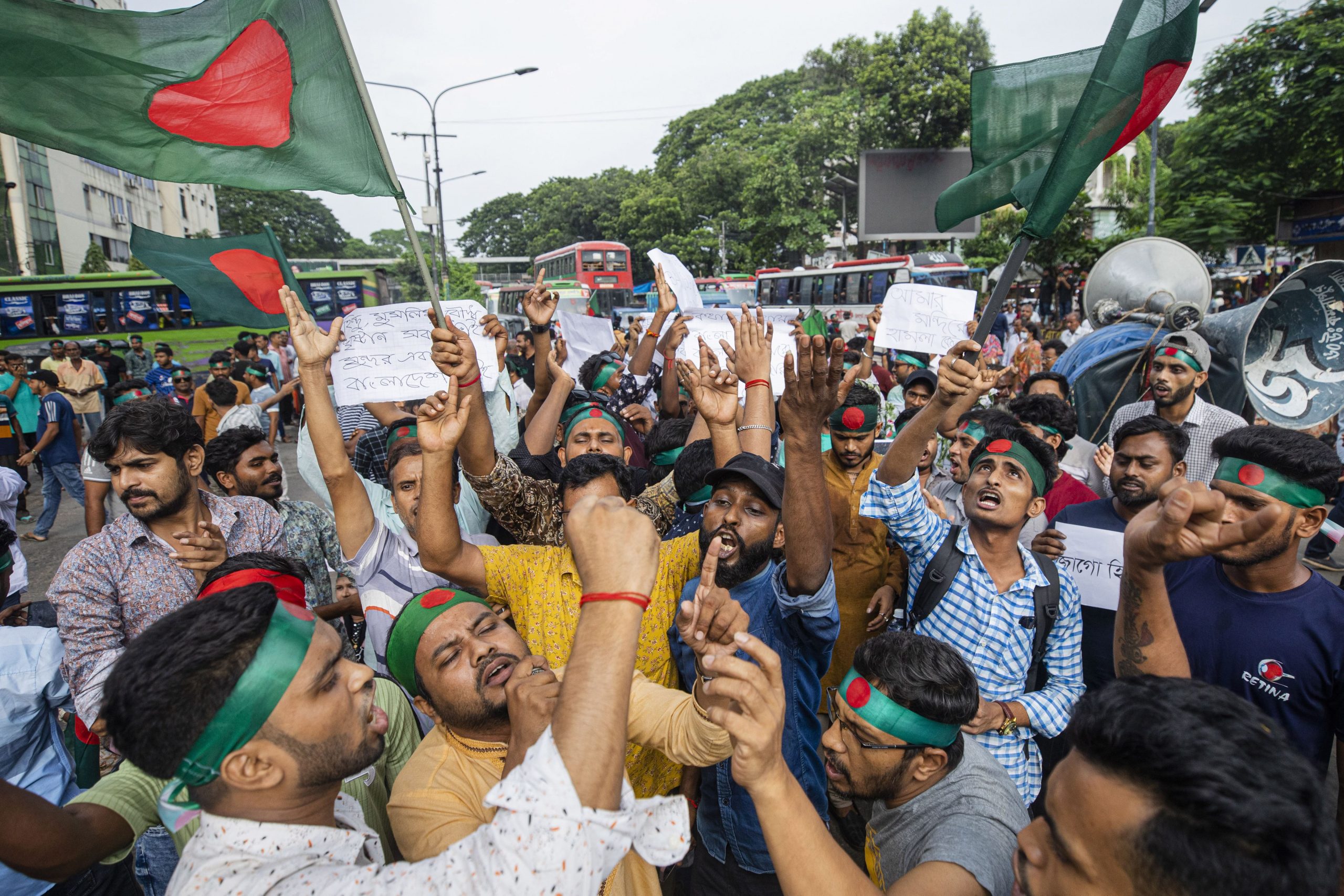 bangladesh-hindu:-बांग्लादेश-में-हिंदुओं-और-सेना-के-जवानों-के-बीच-झड़प