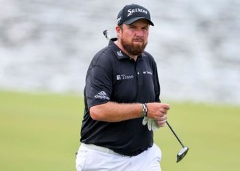 shane-lowry-gives