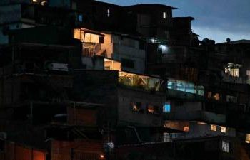 power-beginning-to-return-in-venezuela-after-nationwide-blackout