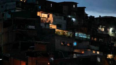 power-beginning-to-return-in-venezuela-after-nationwide-blackout