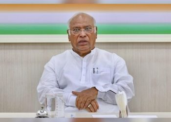 j-k-youth-will-show-exit-door-to-'modi-&-company'?-on-oct-1:-kharge