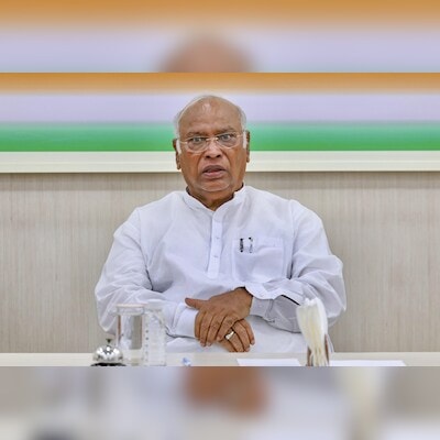 j-k-youth-will-show-exit-door-to-'modi-&-company'?-on-oct-1:-kharge