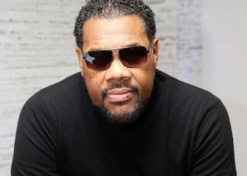 hip-hop-artist-fatman-scoop-collapses-on-stage,-dies-at-53-in-connecticut