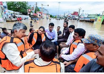 rain-alert:-आंध्र-प्रदेश,-तेलंगाना-में-आसमान-से-बरसी-आफत,-20-से-ज्यादा-की-मौत,-100-से-ज्यादा-ट्रेनें-रद्द