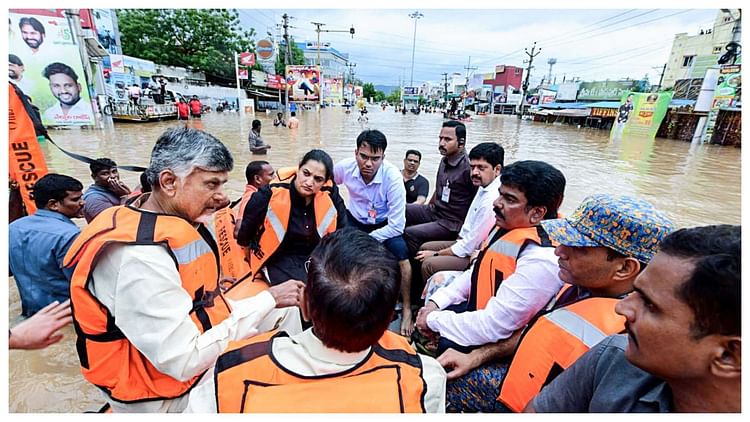 rain-alert:-आंध्र-प्रदेश,-तेलंगाना-में-आसमान-से-बरसी-आफत,-20-से-ज्यादा-की-मौत,-100-से-ज्यादा-ट्रेनें-रद्द