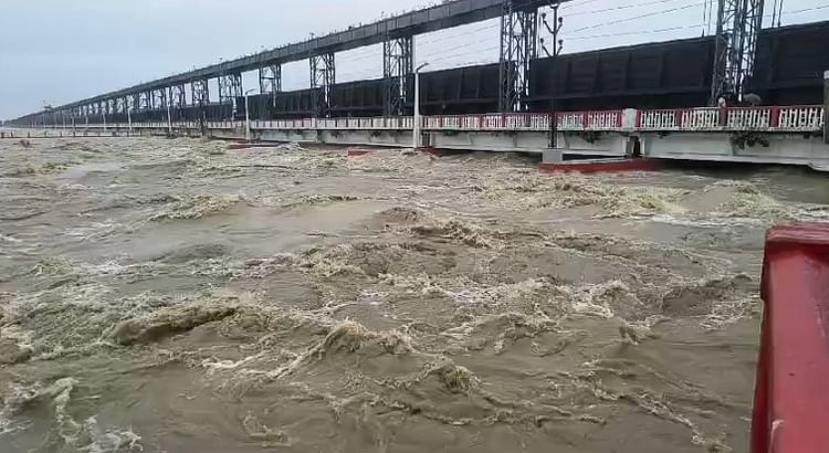 bihar-flood-update:-कोसी-बराज-के-सभी-56-फाटक-खोले-गए,-इन-जिलों-में-तबाही-की-आशंका;-प्रशासन-का-अलर्ट-जारी