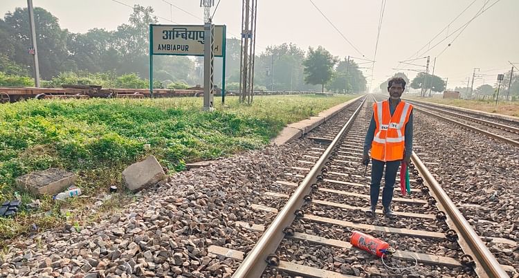 kanpur-dehat:-अंबियापुर-स्टेशन-के-पास-रेलवे-ट्रैक-पर-मिला-फायर-सेफ्टी सिलिंडर,-जांच-में-जुटी-जीआरपी-और-आरपीएफ