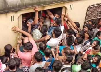 air-show:-चेन्नई-में-एयर-शो-के-दौरान-उमड़ी-भारी-भीड़,-दम-घुटने-से-पांच-की-मौत,-100-लोग-अस्पताल-में-भर्ती